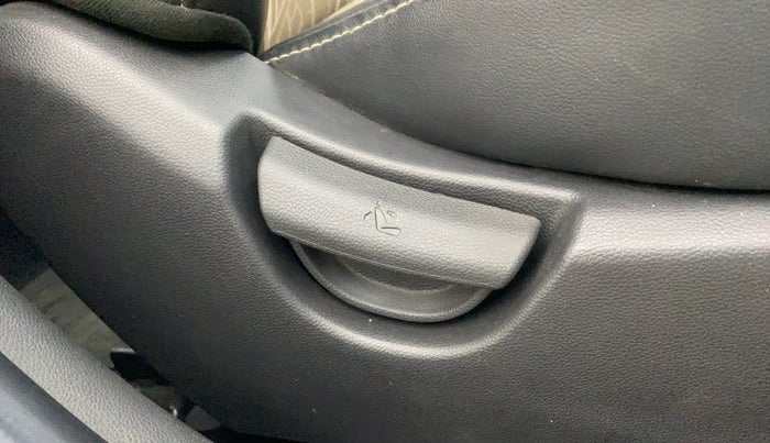 2018 Hyundai Grand i10 SPORTZ 1.2 KAPPA VTVT, Petrol, Manual, 20,759 km, Driver Side Adjustment Panel