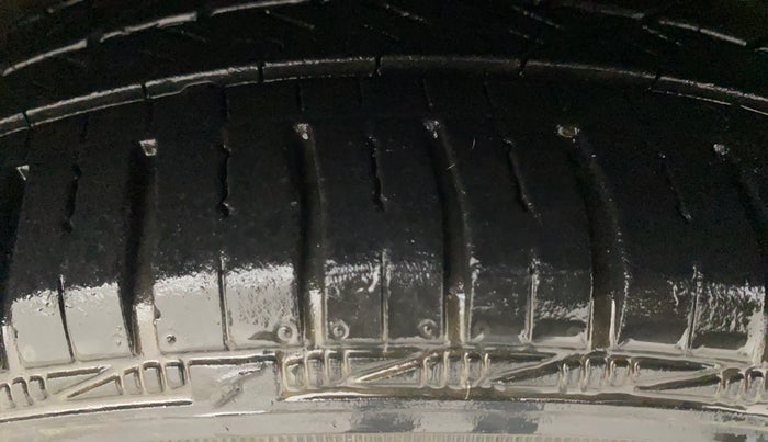 2018 Hyundai Grand i10 SPORTZ 1.2 KAPPA VTVT, Petrol, Manual, 20,759 km, Right Front Tyre Tread