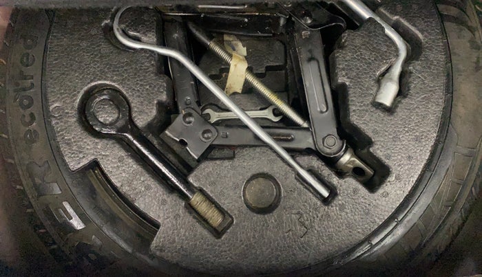 2021 Mahindra XUV300 W8 (O) 1.2 PETROL, Petrol, Manual, 55,687 km, Spare Tyre