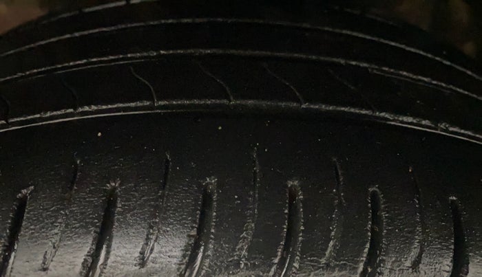 2021 Mahindra XUV300 W8 (O) 1.2 PETROL, Petrol, Manual, 55,687 km, Left Front Tyre Tread