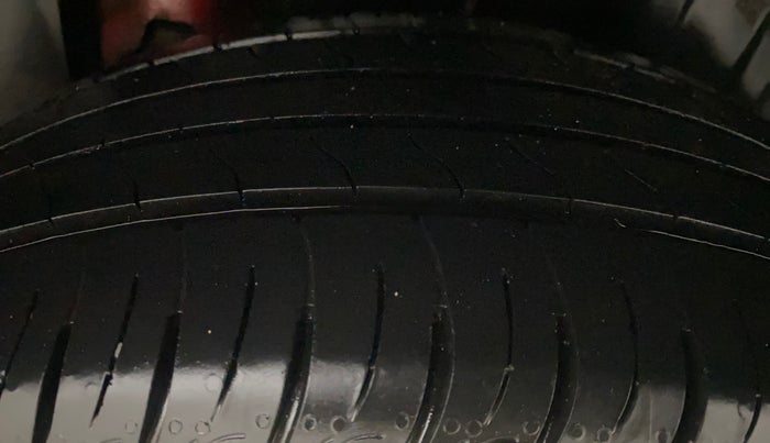 2021 Mahindra XUV300 W8 (O) 1.2 PETROL, Petrol, Manual, 55,687 km, Left Rear Tyre Tread