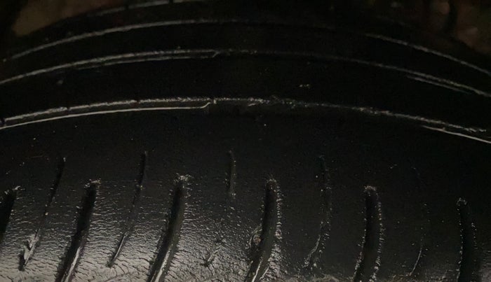 2021 Mahindra XUV300 W8 (O) 1.2 PETROL, Petrol, Manual, 55,687 km, Right Front Tyre Tread