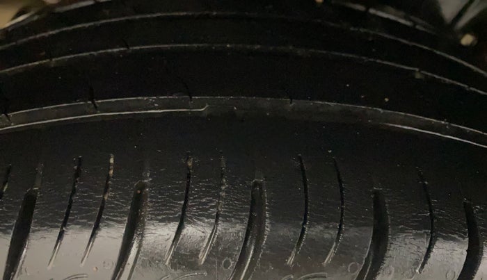 2021 Mahindra XUV300 W8 (O) 1.2 PETROL, Petrol, Manual, 55,687 km, Right Rear Tyre Tread