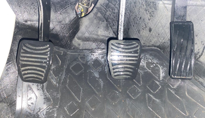 2021 Mahindra XUV300 W8 (O) 1.2 PETROL, Petrol, Manual, 55,687 km, Pedals