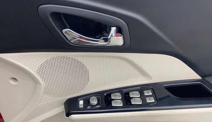 2021 Mahindra XUV300 W8 (O) 1.2 PETROL, Petrol, Manual, 55,687 km, Driver Side Door Panels Control