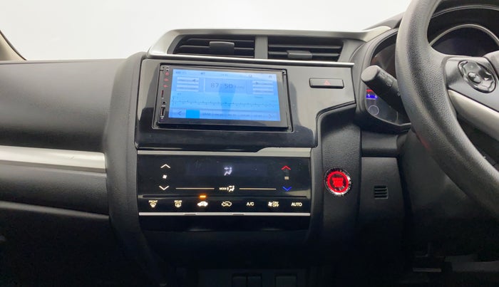 2017 Honda WR-V 1.5 i-DTEC VX MT, Diesel, Manual, 32,617 km, Centre Console