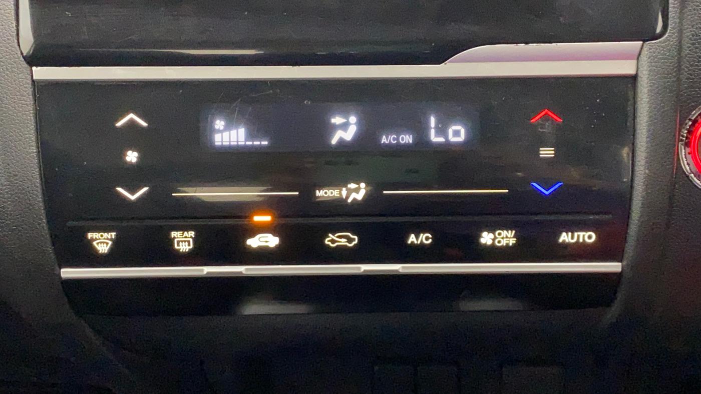 2017 Honda WR-V 1.5 i-DTEC VX MT, Diesel, Manual, 32,617 km, Automatic Climate Control