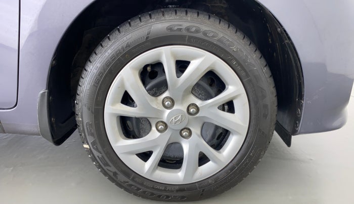 2017 Hyundai Grand i10 MAGNA 1.2 VTVT, Petrol, Manual, 28,456 km, Right Front Wheel