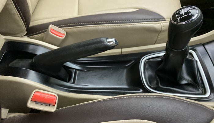 2015 Maruti Ciaz VXI+, Petrol, Manual, 60,751 km, Gear Lever