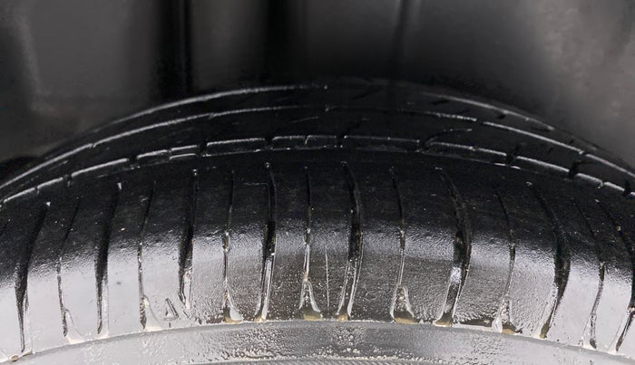 2015 Maruti Ciaz VXI+, Petrol, Manual, 60,751 km, Right Rear Tyre Tread