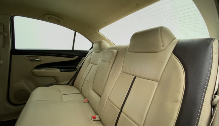 2015 Maruti Ciaz VXI+, Petrol, Manual, 60,751 km, Right Side Rear Door Cabin