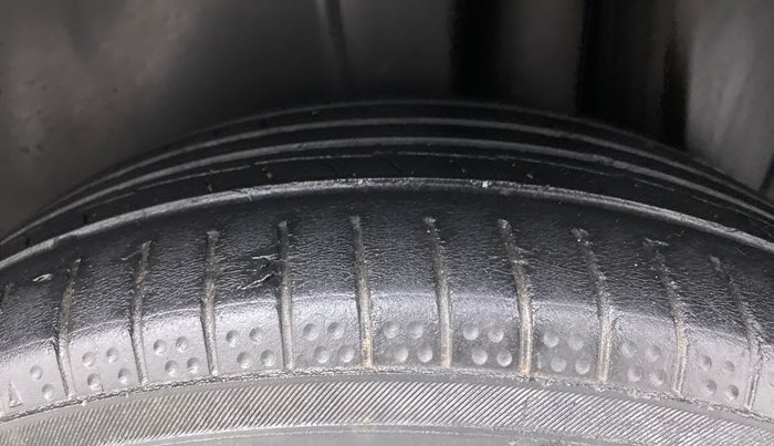 2015 Maruti Ciaz VXI+, Petrol, Manual, 60,751 km, Left Rear Tyre Tread