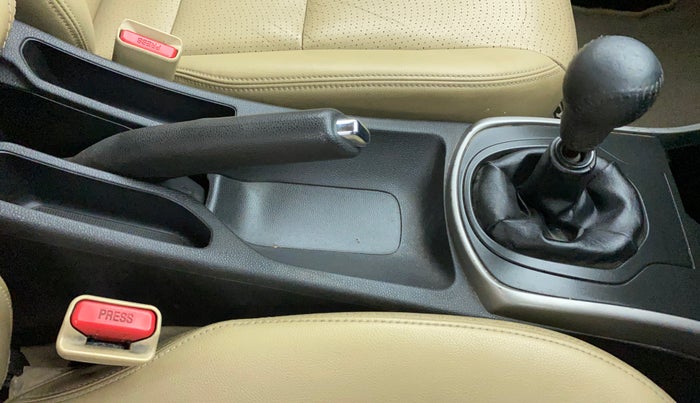 2016 Honda City 1.5L I-VTEC VX, Petrol, Manual, 1,05,442 km, Gear Lever