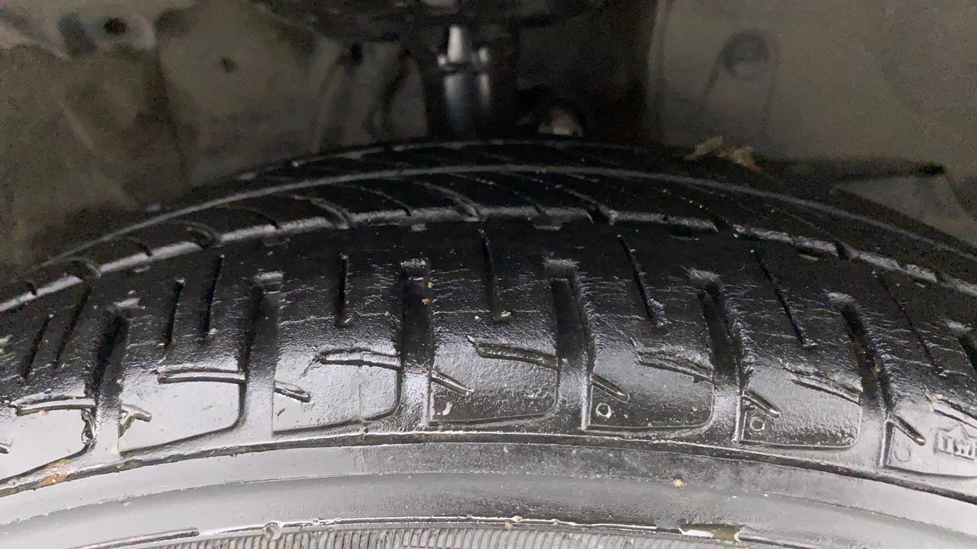 2016 Honda City 1.5L I-VTEC VX, Petrol, Manual, 1,05,442 km, Right Front Tyre Tread