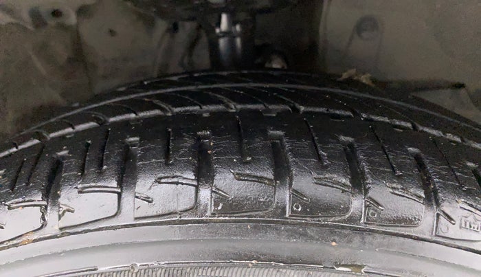 2016 Honda City 1.5L I-VTEC VX, Petrol, Manual, 1,05,442 km, Right Front Tyre Tread