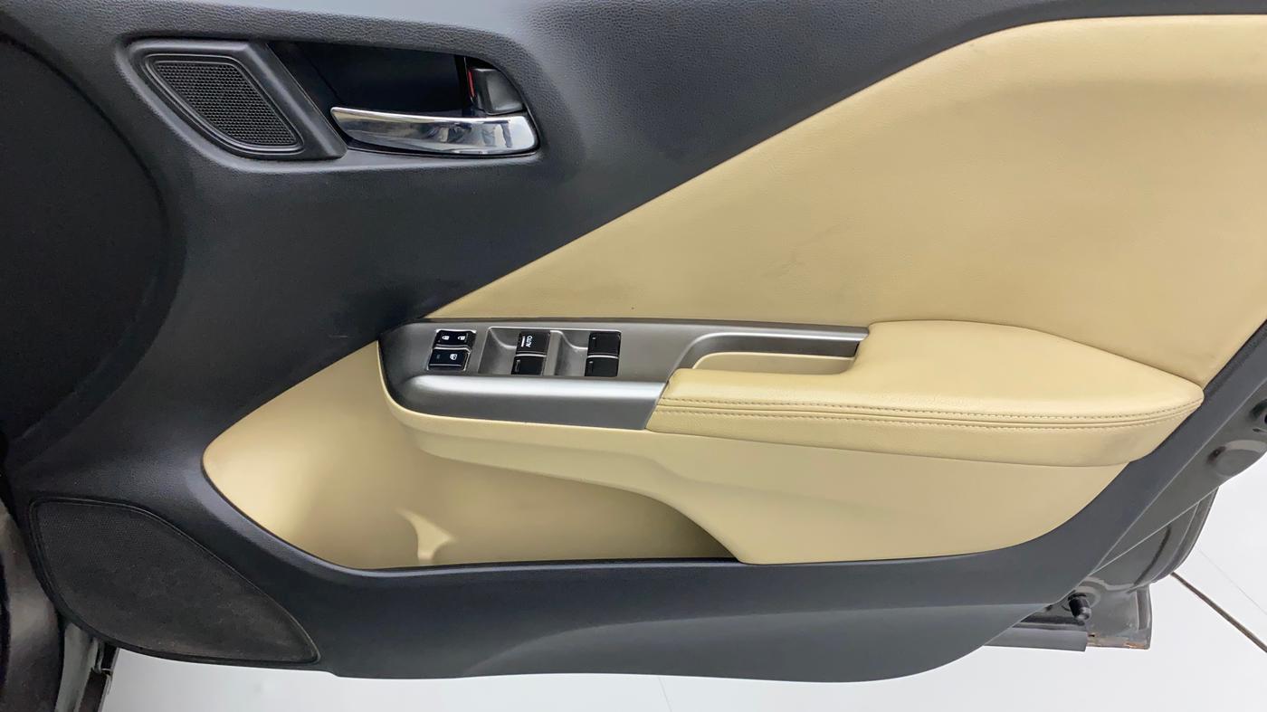 2016 Honda City 1.5L I-VTEC VX, Petrol, Manual, 1,05,442 km, Driver Side Door Panels Control