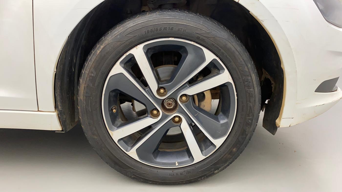 2020 Tata ALTROZ XZ DIESEL, Diesel, Manual, 58,107 km, Right Front Wheel