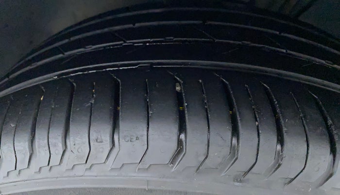 2022 Skoda SLAVIA AMBITION 1.0L TSI MT, Petrol, Manual, 17,658 km, Left Front Tyre Tread