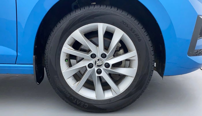 2022 Skoda SLAVIA AMBITION 1.0L TSI MT, Petrol, Manual, 17,658 km, Right Front Wheel