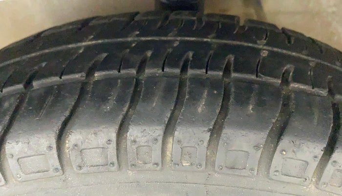 2017 Maruti Alto 800 LXI, Petrol, Manual, 45,700 km, Left Front Tyre Tread