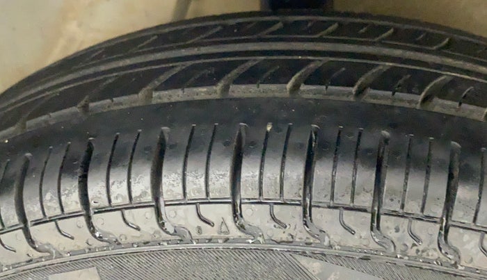 2017 Maruti Alto 800 LXI, Petrol, Manual, 45,700 km, Right Front Tyre Tread
