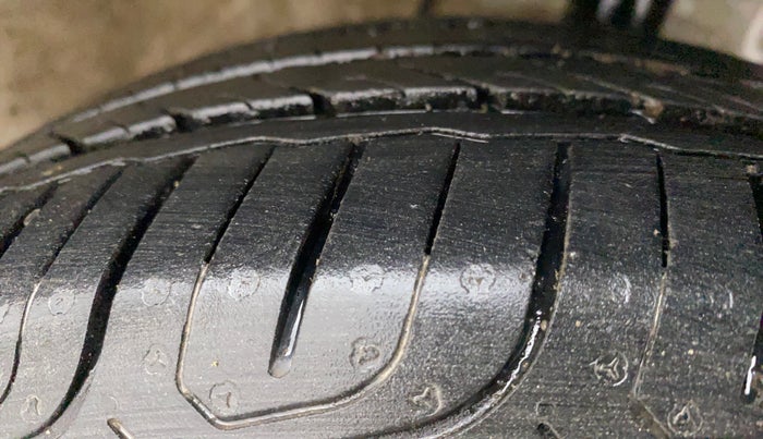 2011 Toyota Etios G, Petrol, Manual, 52,976 km, Right Front Tyre Tread