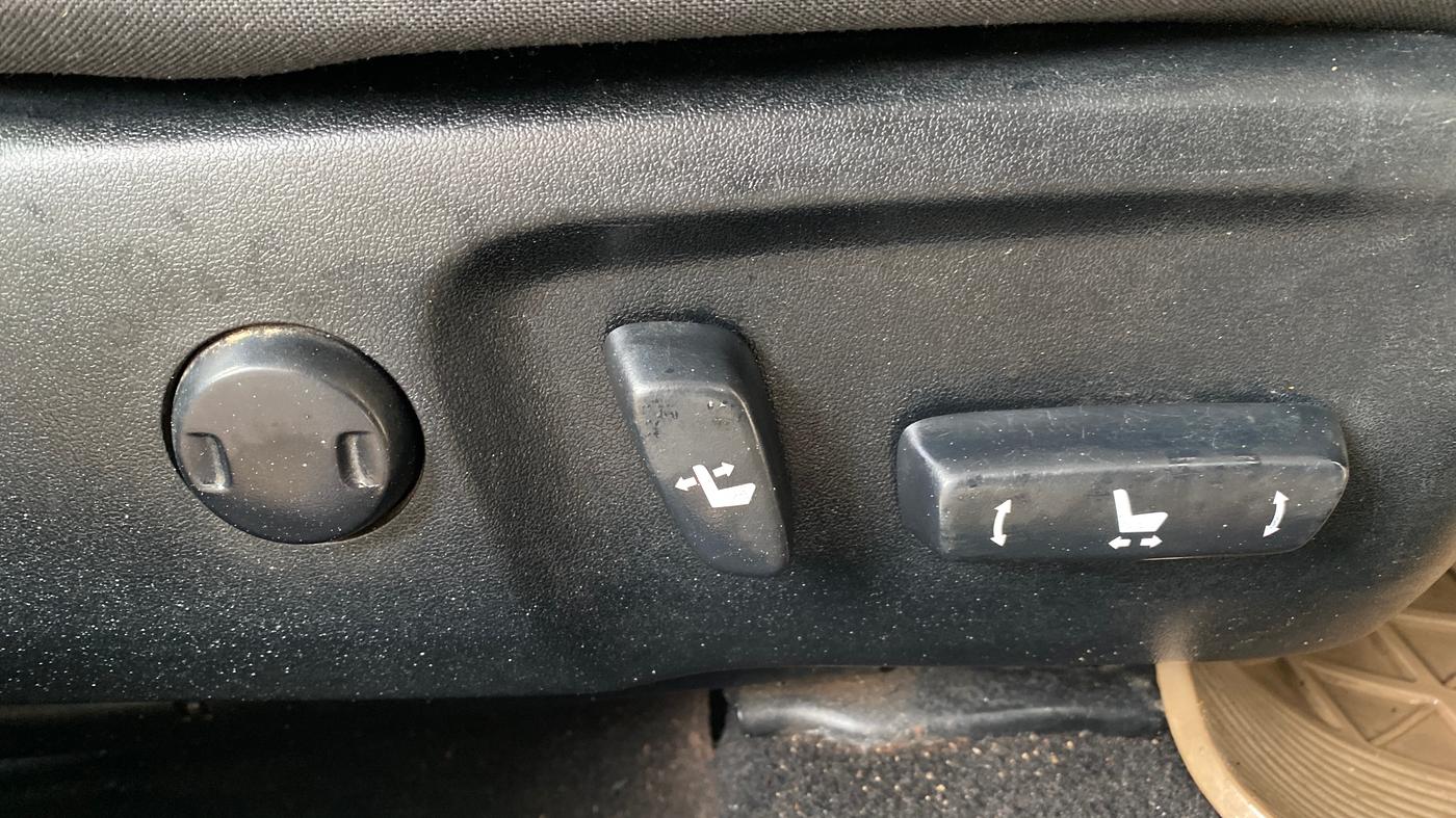 2014 Toyota Corolla Altis GL DIESEL, Diesel, Manual, 1,49,172 km, Driver Side Adjustment Panel