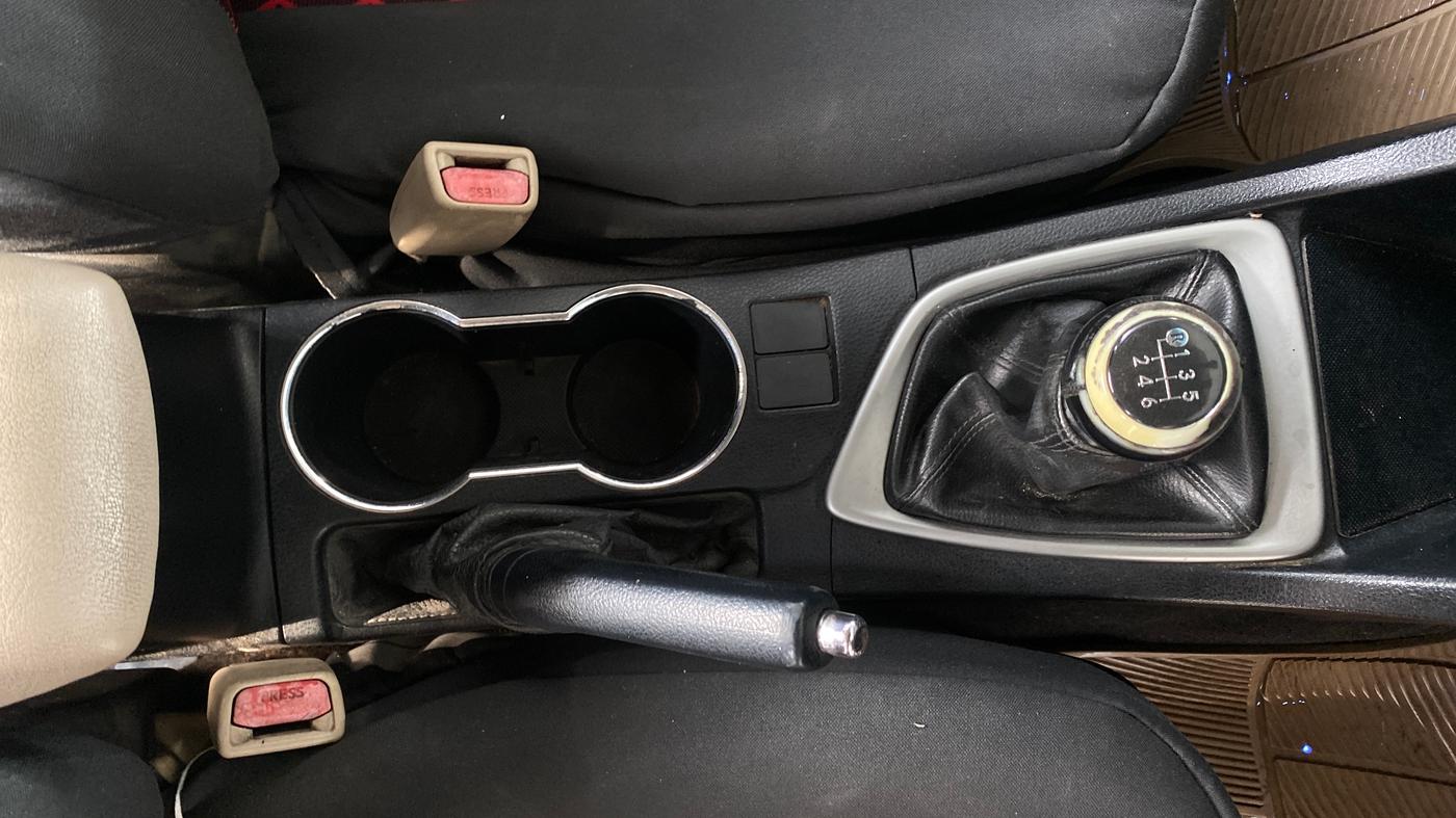 2014 Toyota Corolla Altis GL DIESEL, Diesel, Manual, 1,49,172 km, Gear Lever