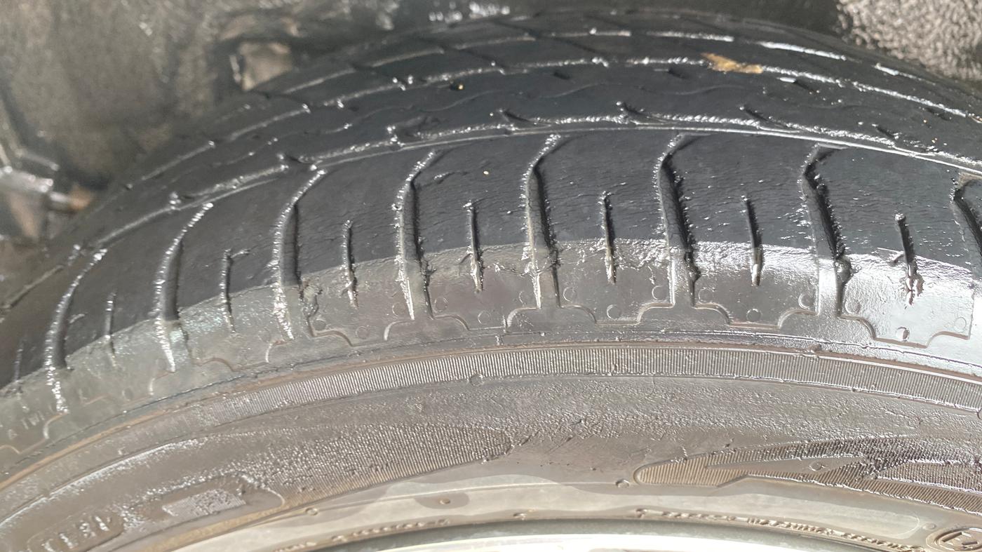 2014 Toyota Corolla Altis GL DIESEL, Diesel, Manual, 1,49,172 km, Left Rear Tyre Tread