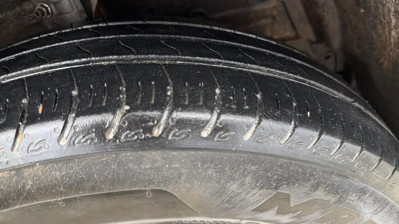 2017 Maruti Swift LDI (O), Diesel, Manual, 68,932 km, Right Front Tyre Tread