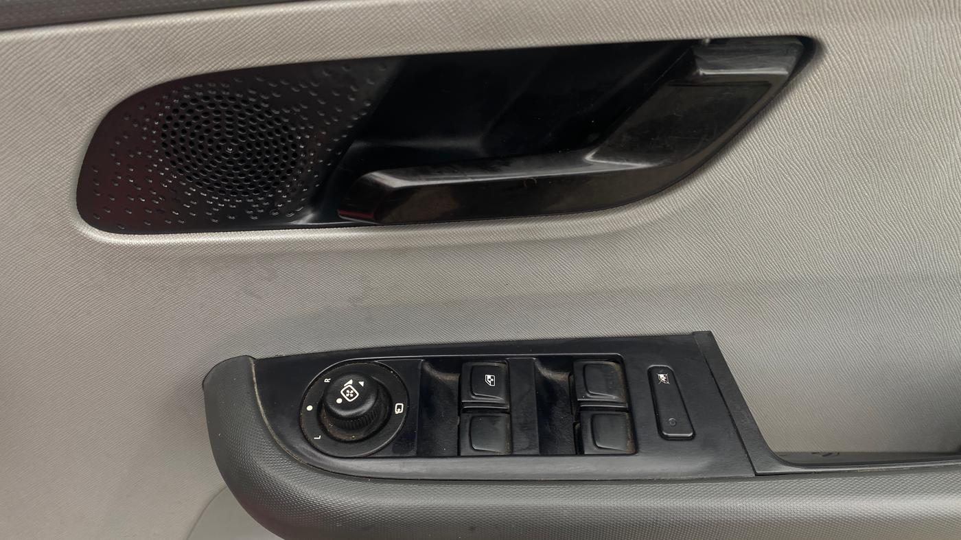 2020 Tata ALTROZ XM PETROL, Petrol, Manual, 43,045 km, Driver Side Door Panels Control