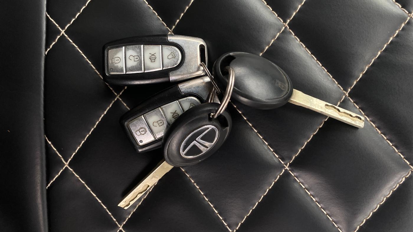 2020 Tata ALTROZ XM PETROL, Petrol, Manual, 43,045 km, Key Close Up