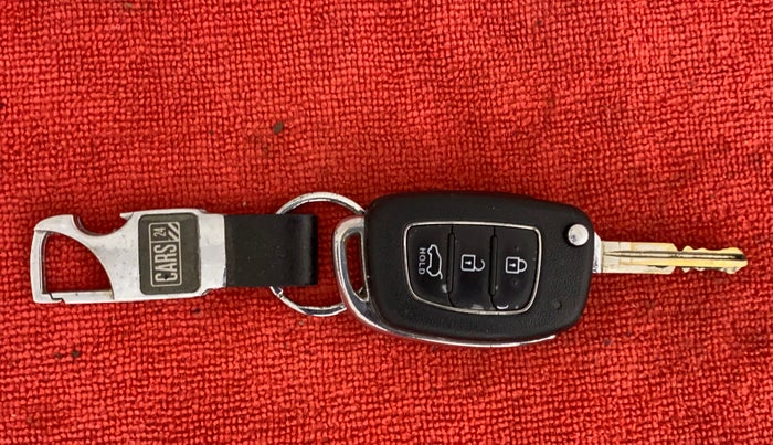 2017 Hyundai Creta E PLUS 1.6 PETROL, Petrol, Manual, 31,385 km, Key Close Up