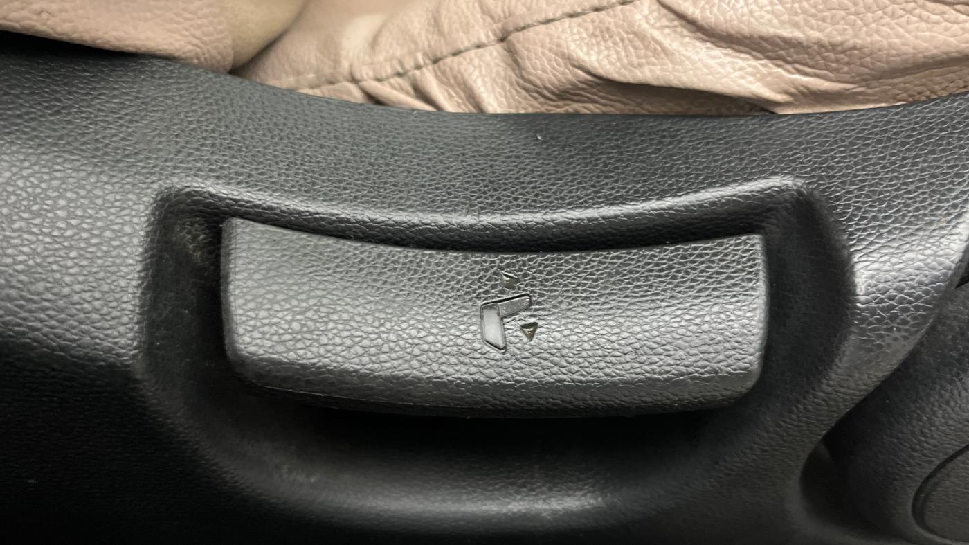 2018 Hyundai Elite i20 SPORTZ 1.2, Petrol, Manual, 89,673 km, Driver Side Adjustment Panel