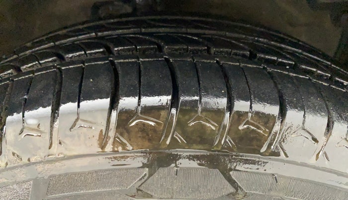 2015 Maruti Celerio ZXI AMT, Petrol, Automatic, 88,270 km, Right Front Tyre Tread