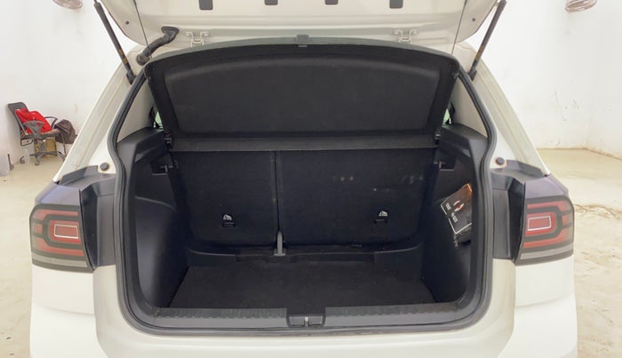 2021 Volkswagen TAIGUN TOPLINE 1.0 TSI MT, Petrol, Manual, 69,800 km, Boot Inside