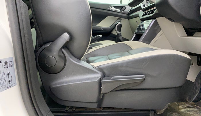 2021 Volkswagen TAIGUN TOPLINE 1.0 TSI MT, Petrol, Manual, 69,800 km, Driver Side Adjustment Panel