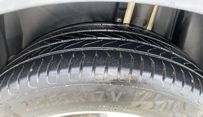 2021 Volkswagen TAIGUN TOPLINE 1.0 TSI MT, Petrol, Manual, 69,800 km, Left Rear Tyre Tread