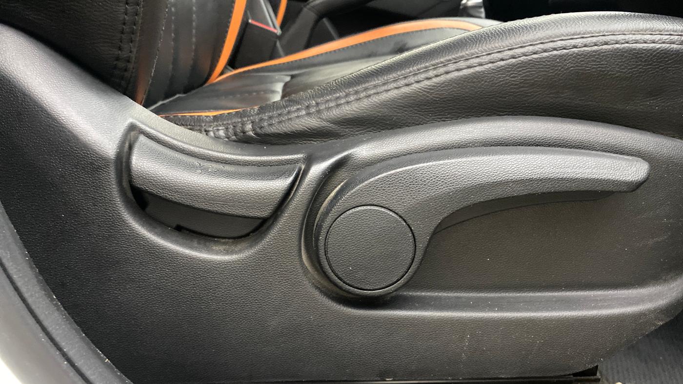 2019 Hyundai Creta EX 1.4 DIESEL, Diesel, Manual, 1,43,219 km, Driver Side Adjustment Panel