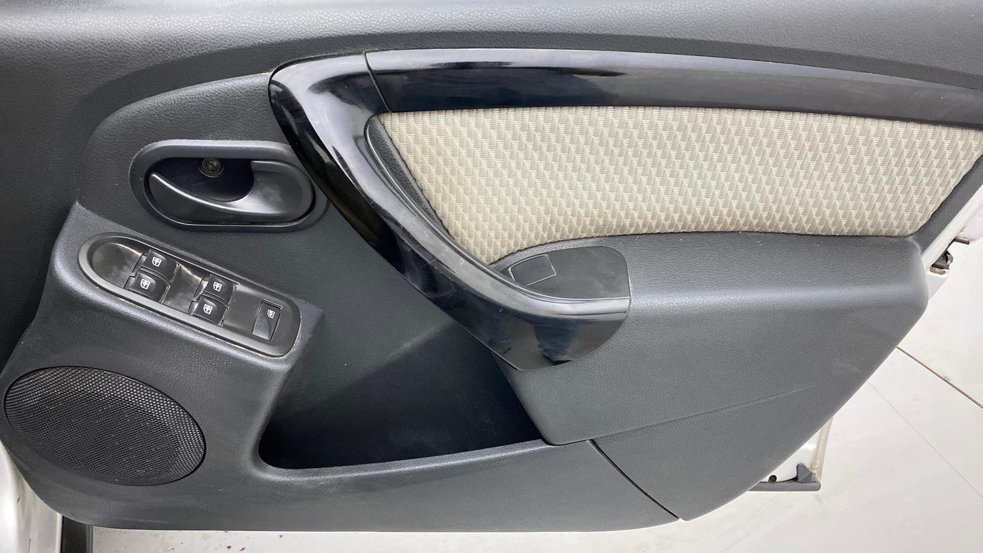 2015 Renault Duster 85 PS RXL PLUS DIESEL, Diesel, Manual, 1,19,982 km, Driver Side Door Panels Control