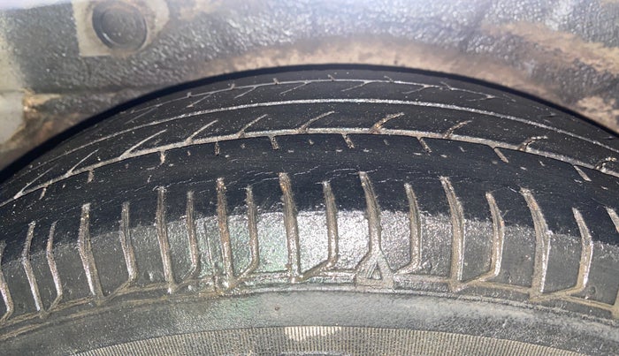 2013 Hyundai i10 MAGNA 1.1, Petrol, Manual, 31,075 km, Right Rear Tyre Tread