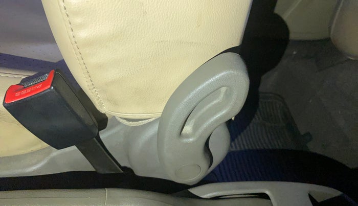 2013 Hyundai i10 MAGNA 1.1, Petrol, Manual, 31,075 km, Driver Side Adjustment Panel