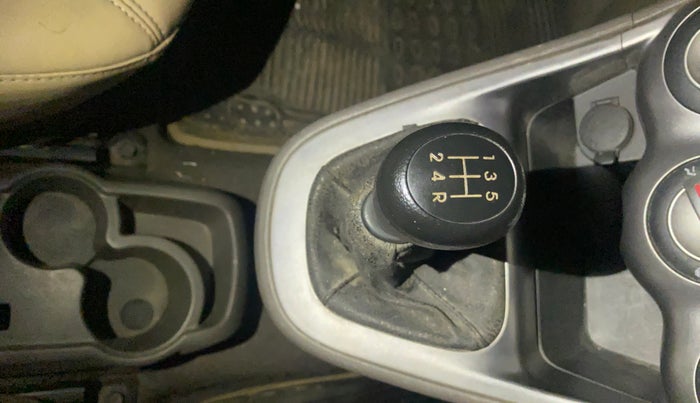 2013 Hyundai i10 MAGNA 1.1, Petrol, Manual, 31,075 km, Gear Lever