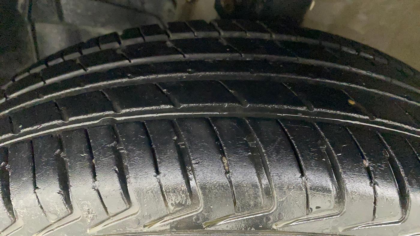 2021 Maruti New Wagon-R LXI CNG 1.0, CNG, Manual, 22,220 km, Left Front Tyre Tread