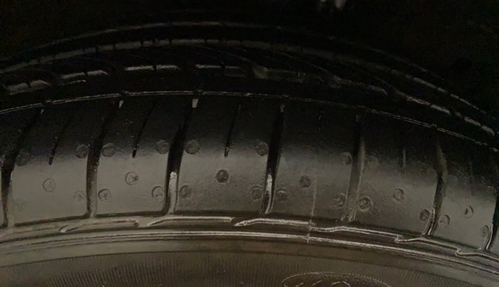 2021 Maruti Ciaz ALPHA  AT 1.5 SHVS PETROL, Petrol, Automatic, 8,065 km, Right Rear Tyre Tread