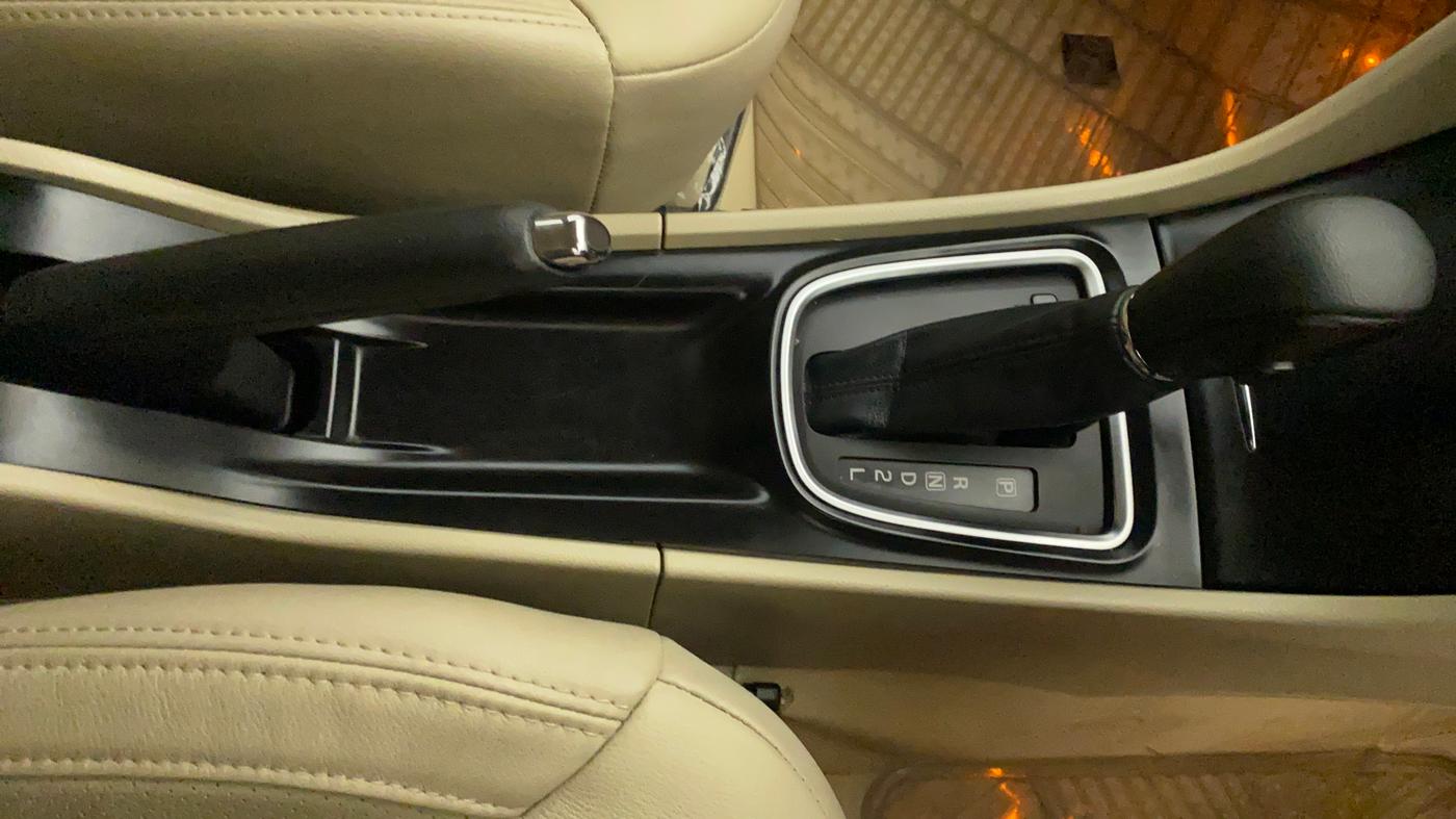 2021 Maruti Ciaz ALPHA  AT 1.5 SHVS PETROL, Petrol, Automatic, 8,065 km, Gear Lever