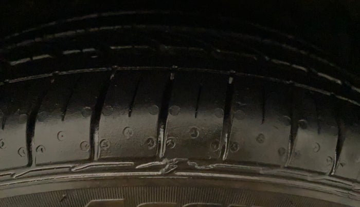 2021 Maruti Ciaz ALPHA  AT 1.5 SHVS PETROL, Petrol, Automatic, 8,065 km, Left Front Tyre Tread