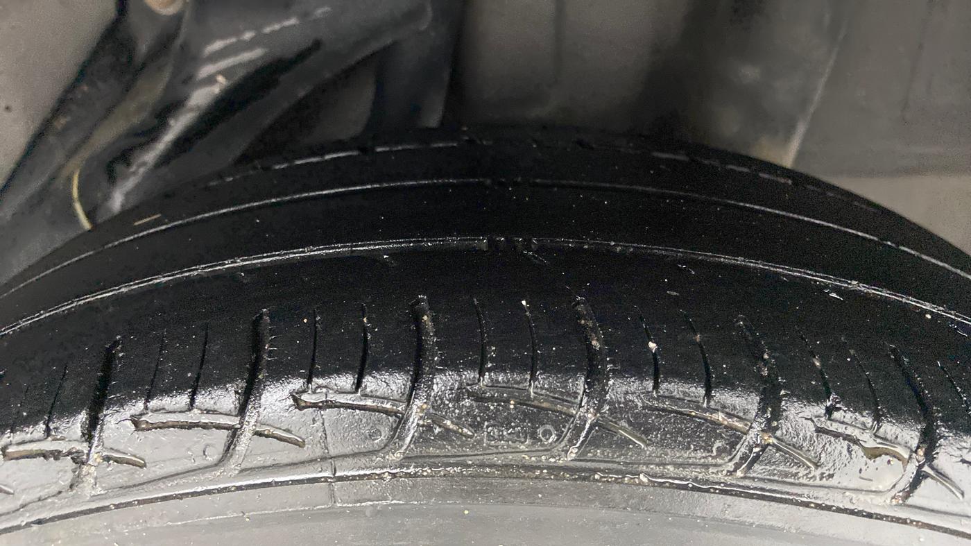 2014 Honda Brio S MT, Petrol, Manual, 47,784 km, Left Rear Tyre Tread