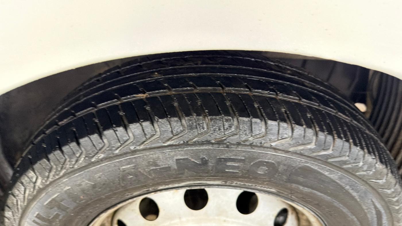 2016 Hyundai Eon ERA +, Petrol, Manual, 25,803 km, Right Front Tyre Tread