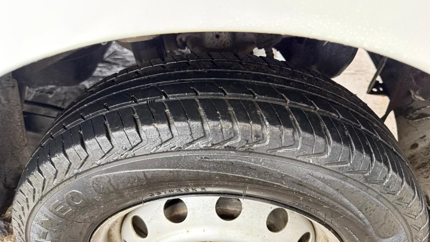 2016 Hyundai Eon ERA +, Petrol, Manual, 25,803 km, Left Rear Tyre Tread